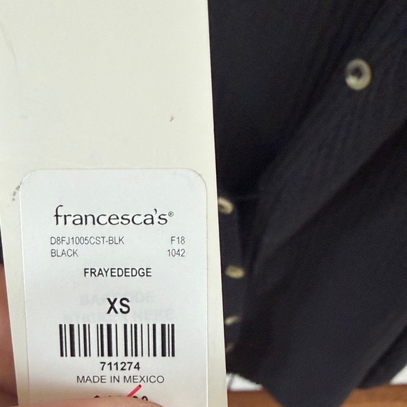 Alya Black Ribbed Button-Front Top 🌿 - Picture 3 of 5